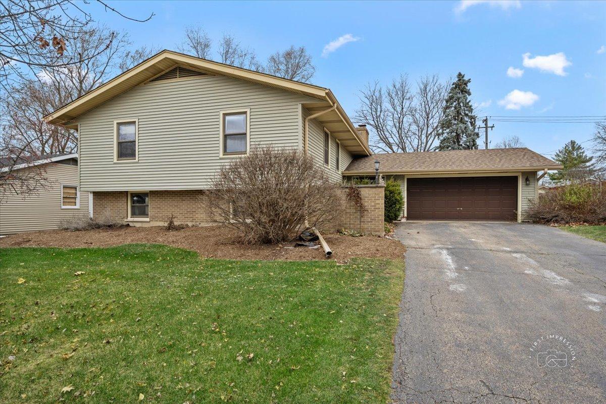 Foxwood Cir, Geneva, IL 60134