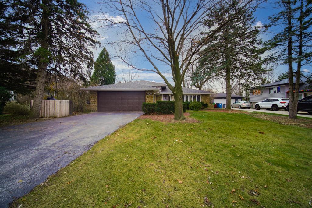 W 101st St, Palos Hills, IL 60465