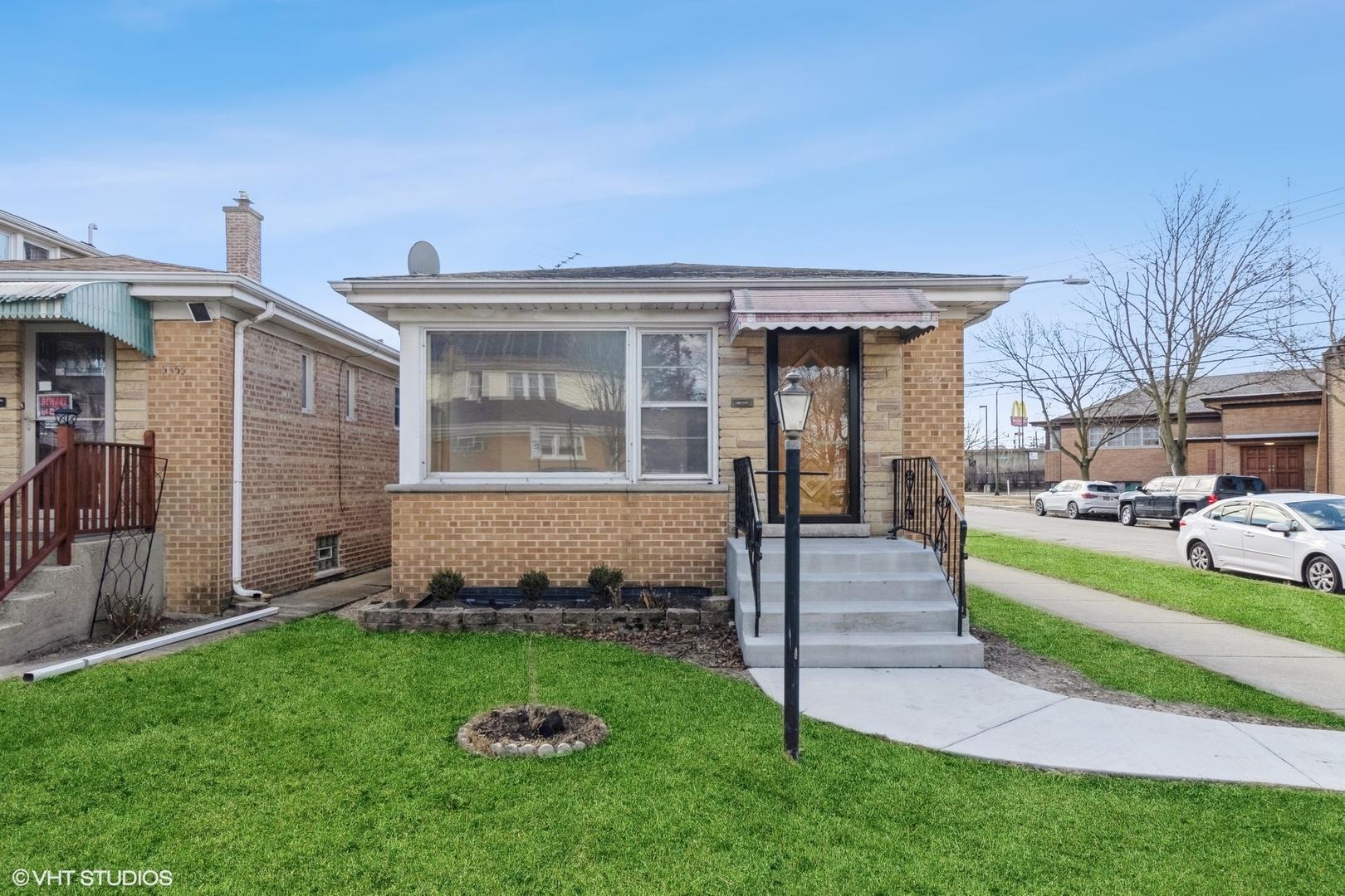 W Winnemac Ave, Chicago, IL 60630