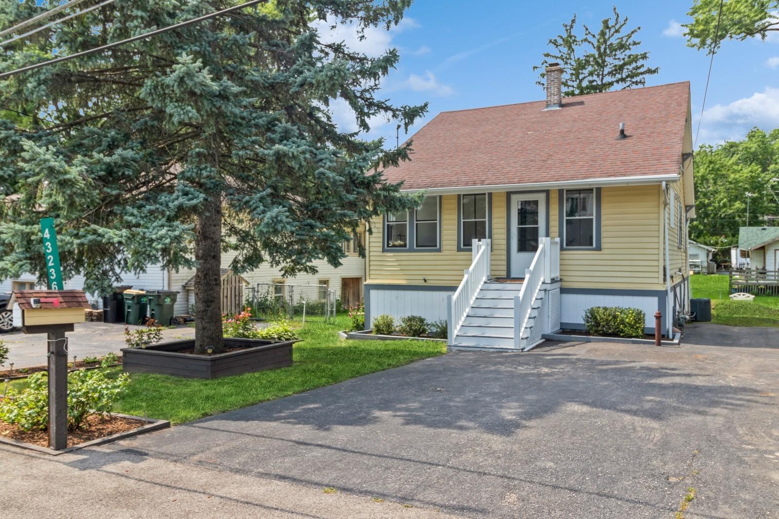 N Lakeside Dr, Antioch, IL 60002