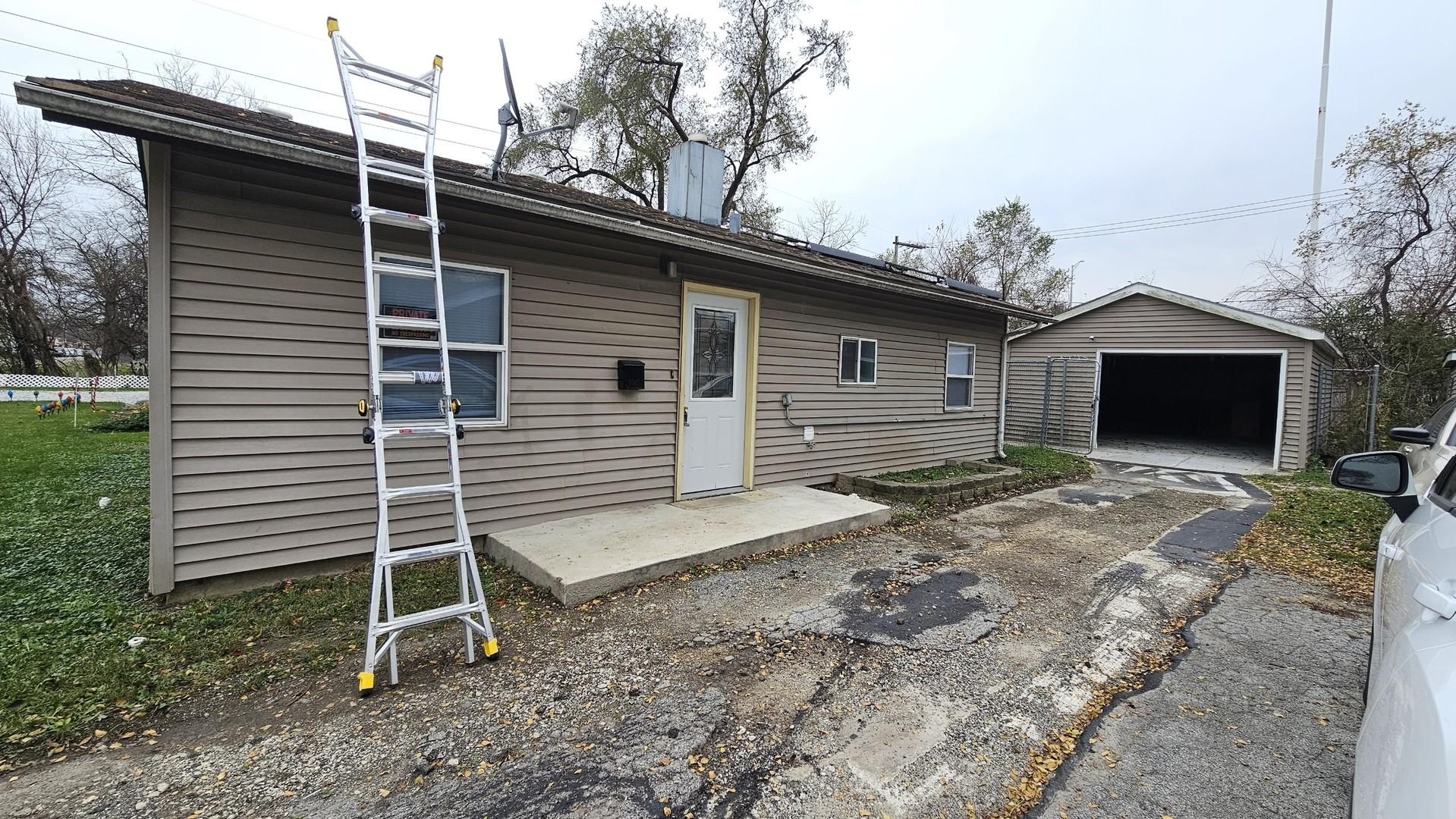 W 158th Pl, Harvey, IL 60426