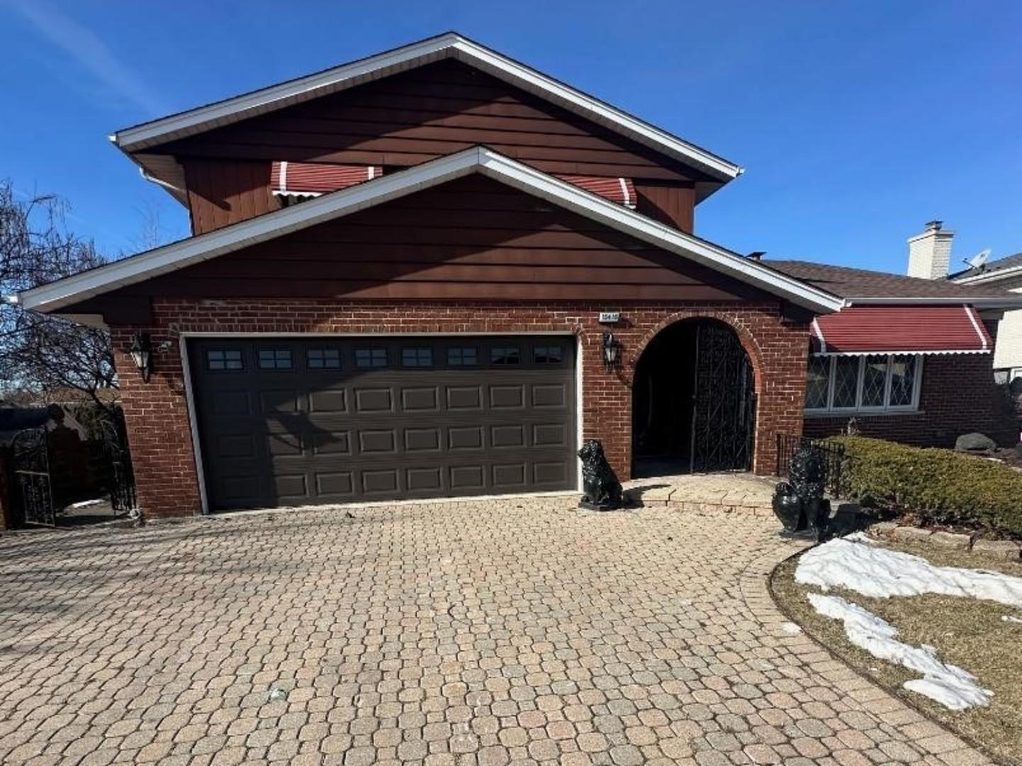 Hickory Ln, Oak Forest, IL 60452