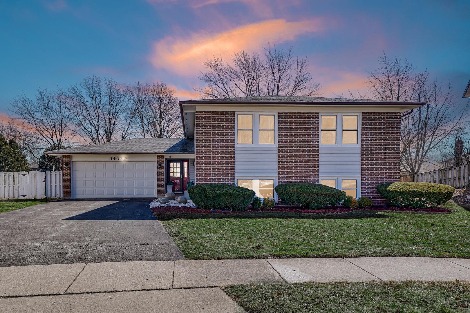 Chicory Ln, Buffalo Grove, IL 60089