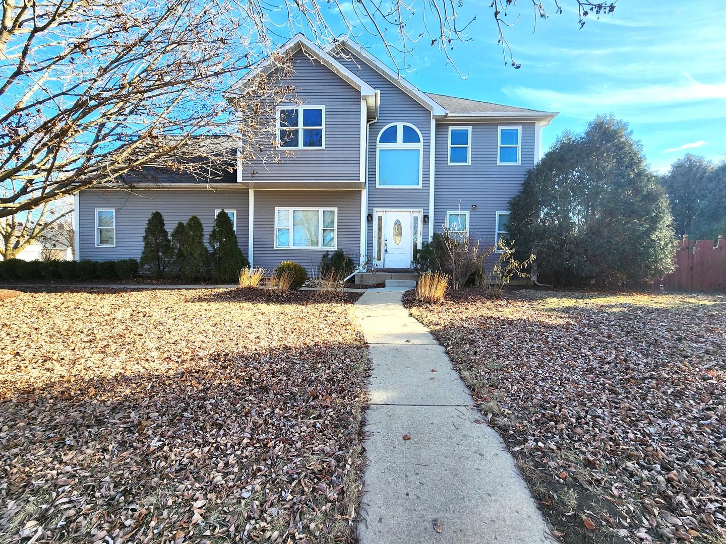 N Airlite St, Elgin, IL 60123