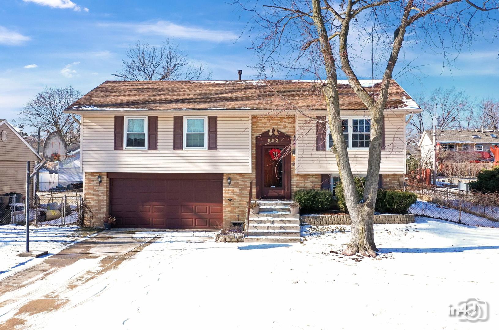 Robinson Ave, Streamwood, IL 60107