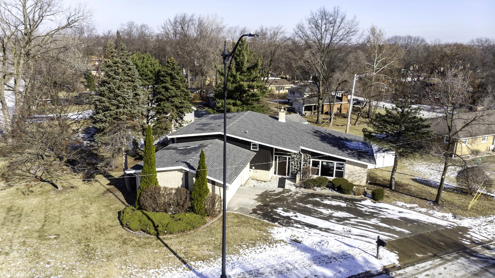 W 91st St, Hickory Hills, IL 60457