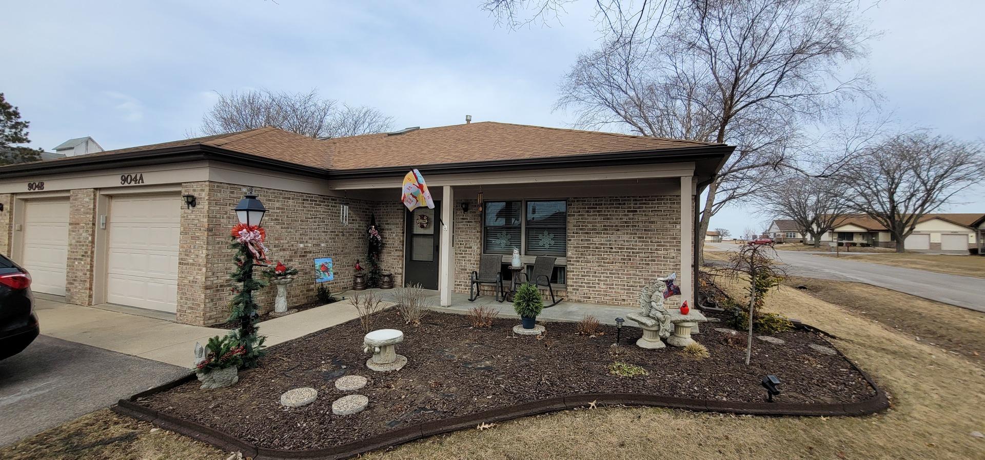Coventry Ln, Sterling, IL 61081