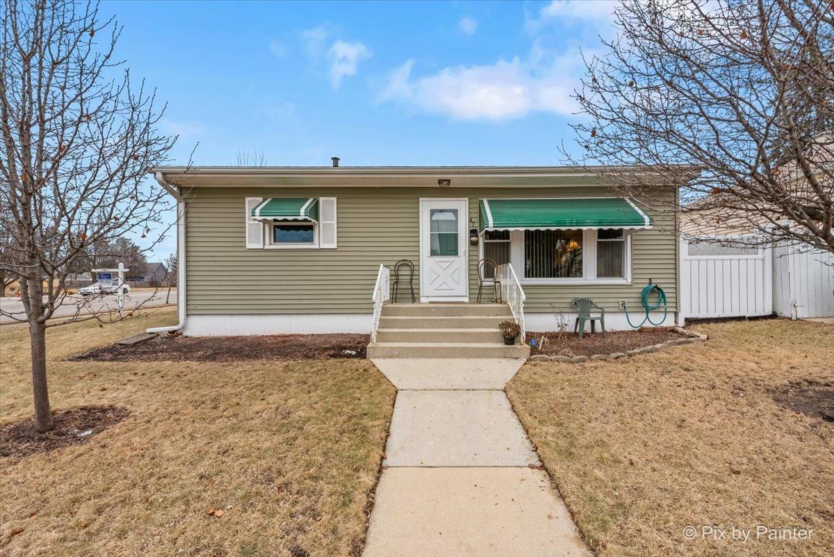 Poplar Ct, Elgin, IL 60120