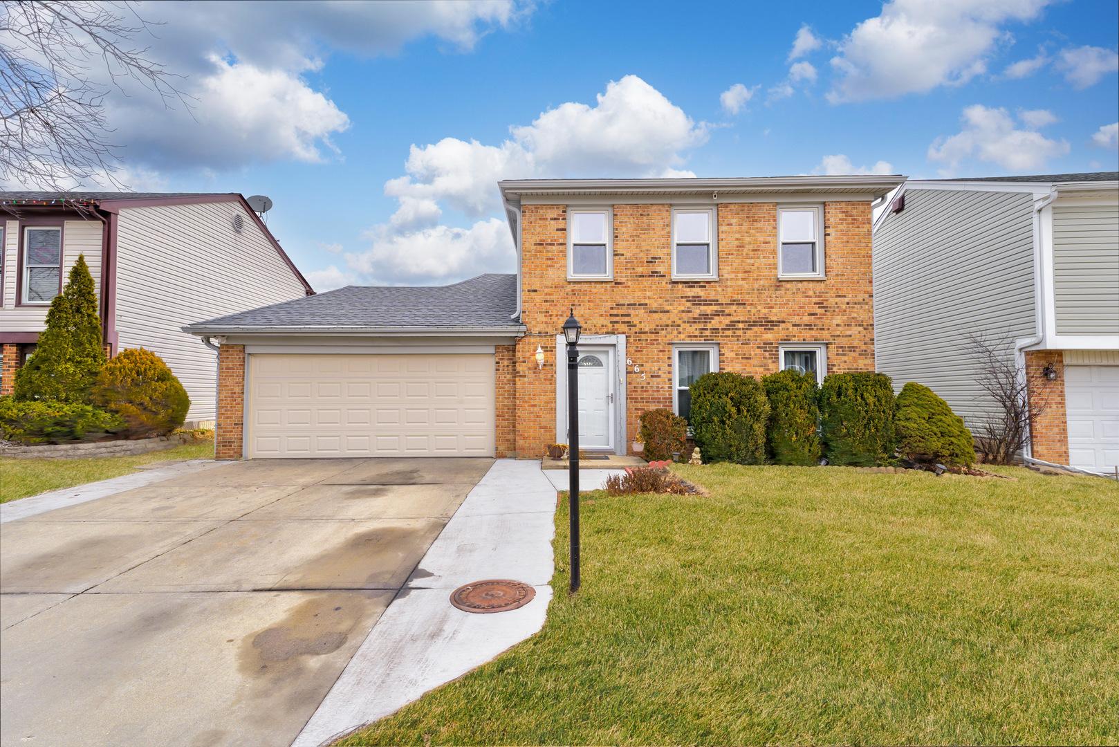 Briarwood Ln, Roselle, IL 60172