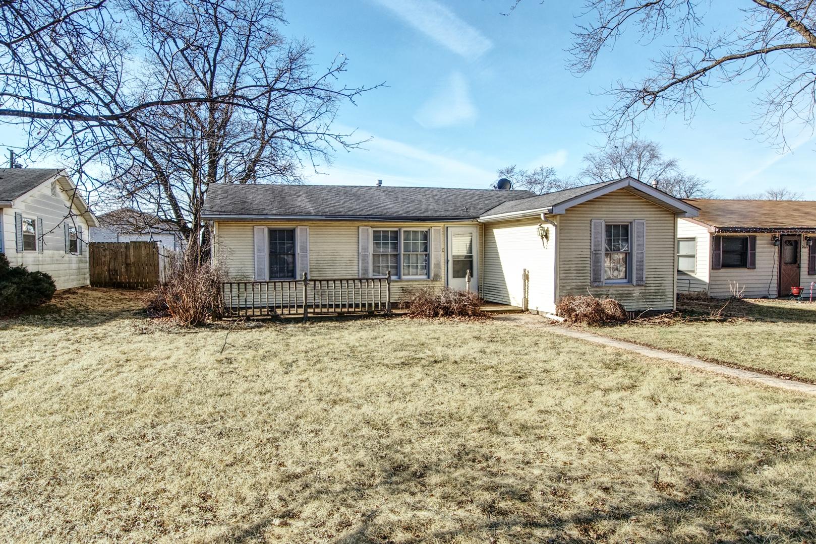 Greengold St, Crest Hill, IL 60403