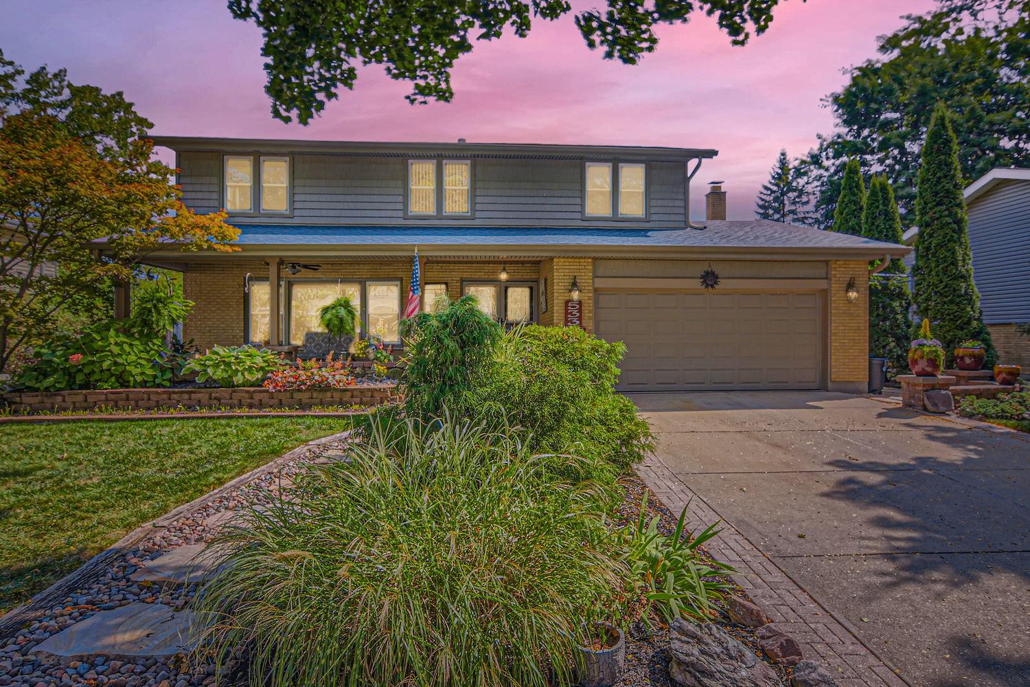 S Stuart Ln, Palatine, IL 60067