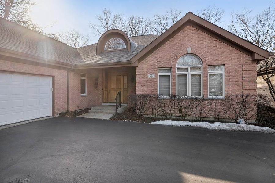 Abbotsford Dr, Lincolnshire, IL 60069