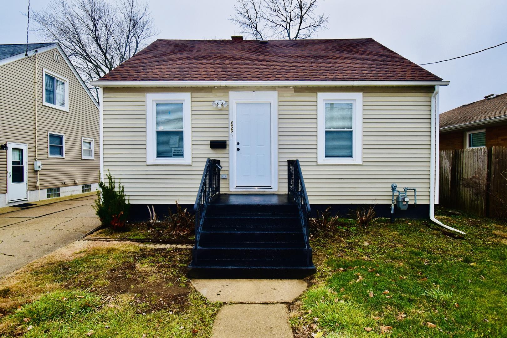 S Elmwood Ave, Waukegan, IL 60085