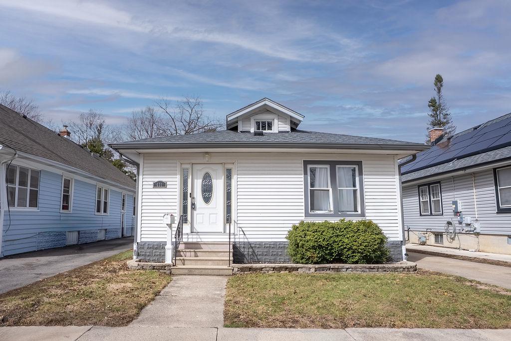 Bangs St, Aurora, IL 60505