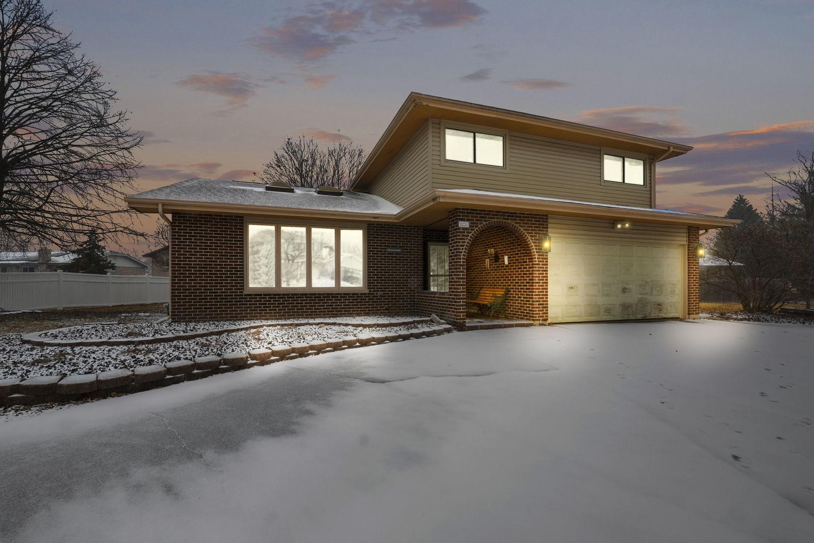 Tanbark Dr, Tinley Park, IL 60477
