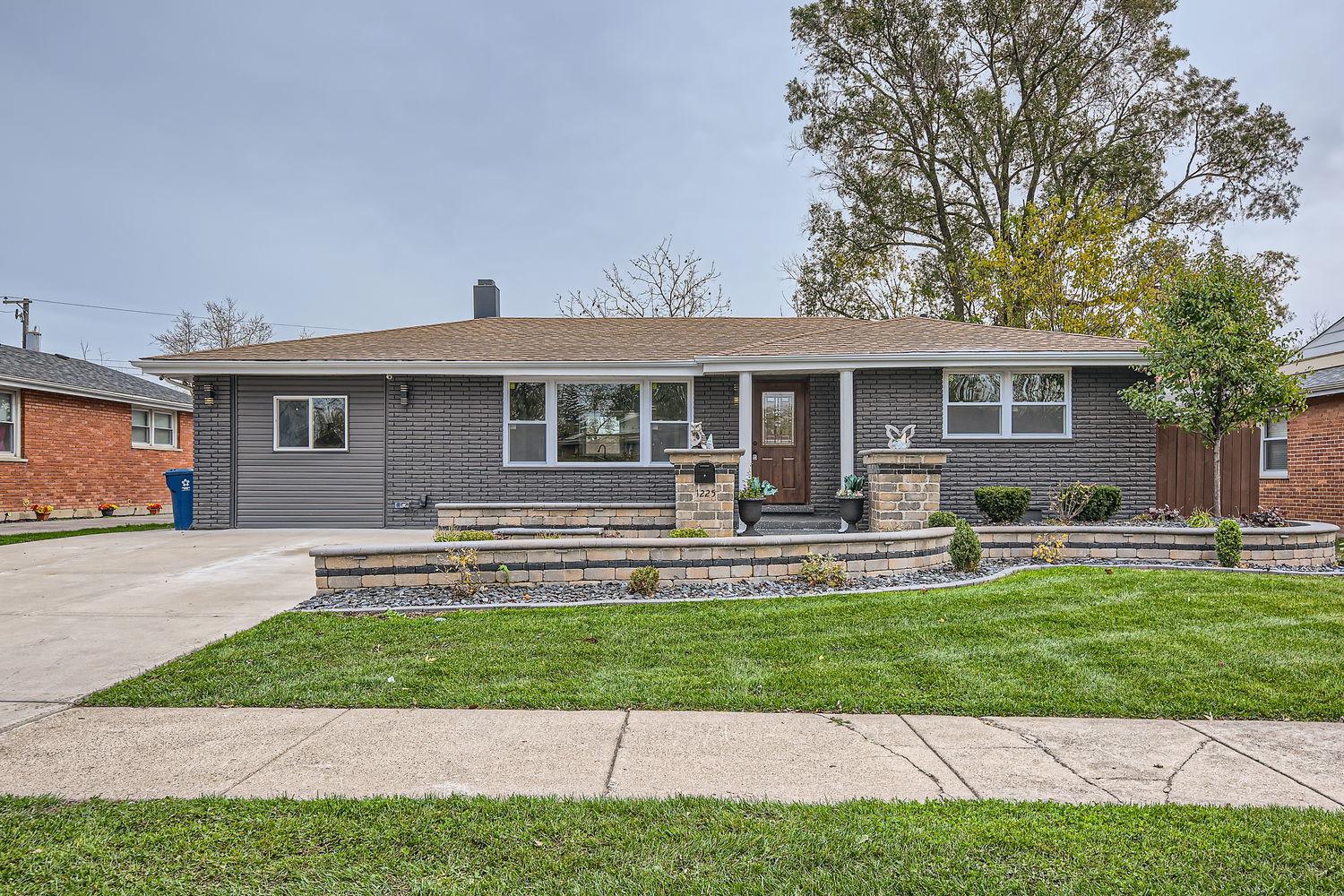 Barbara Ln, Chicago Heights, IL 60411