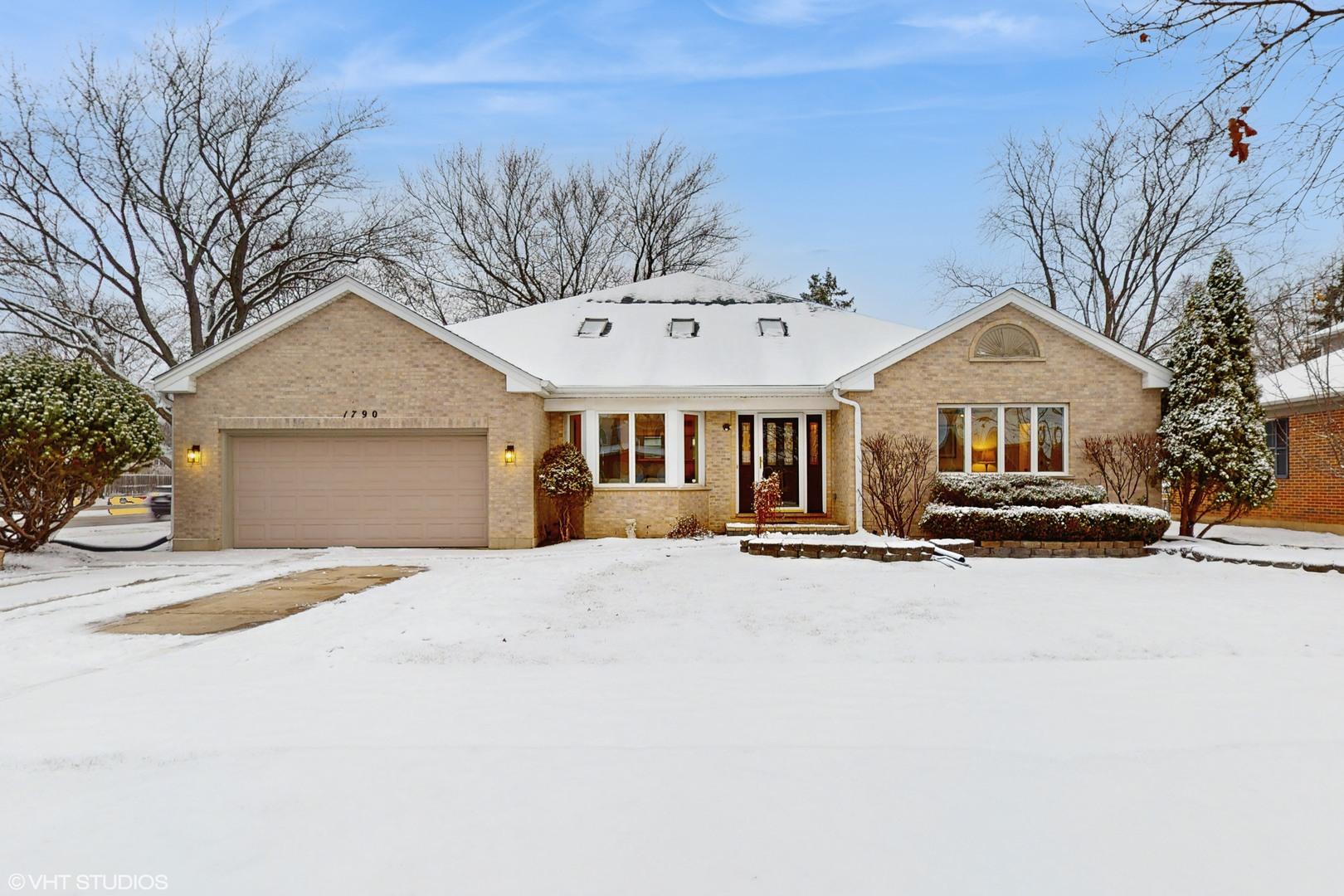 Ashford Cir, Wheeling, IL 60090