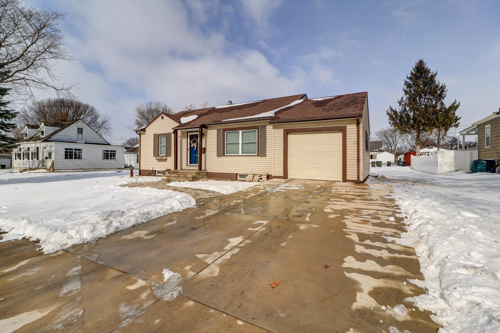W 12th St, Sterling, IL 61081