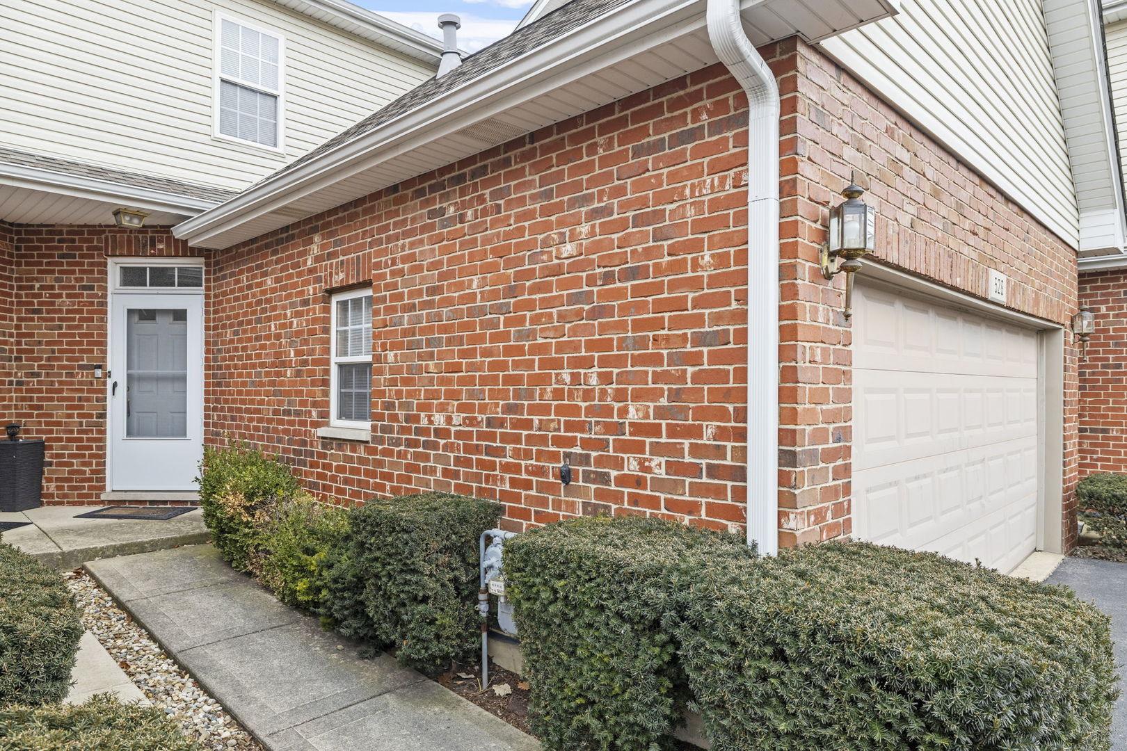 Goodwin Dr, Bolingbrook, IL 60440