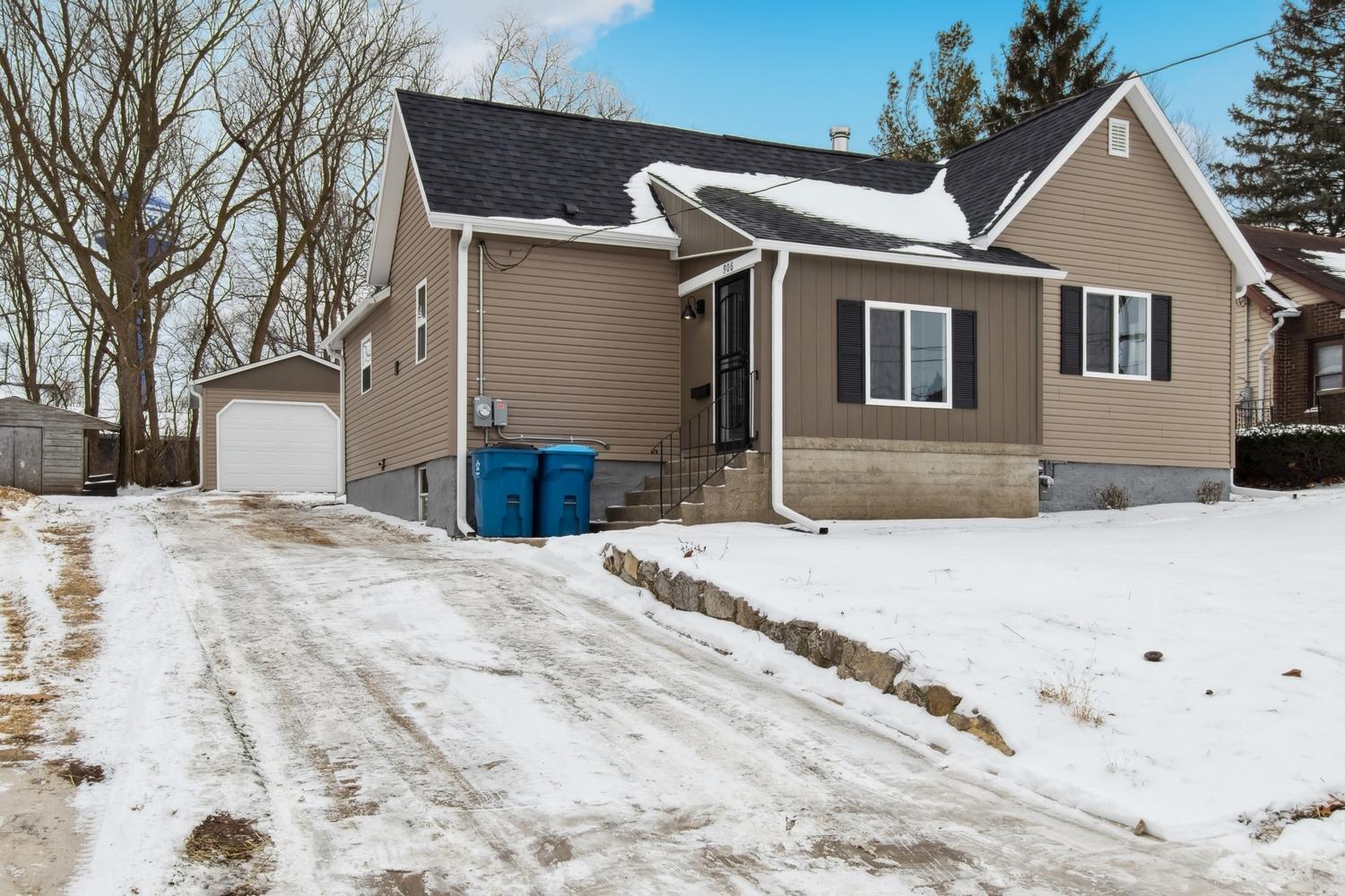 W 9th St, Dixon, IL 61021