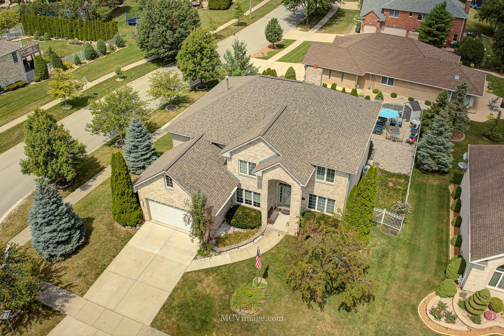 Senon Dr, Lemont, IL 60439