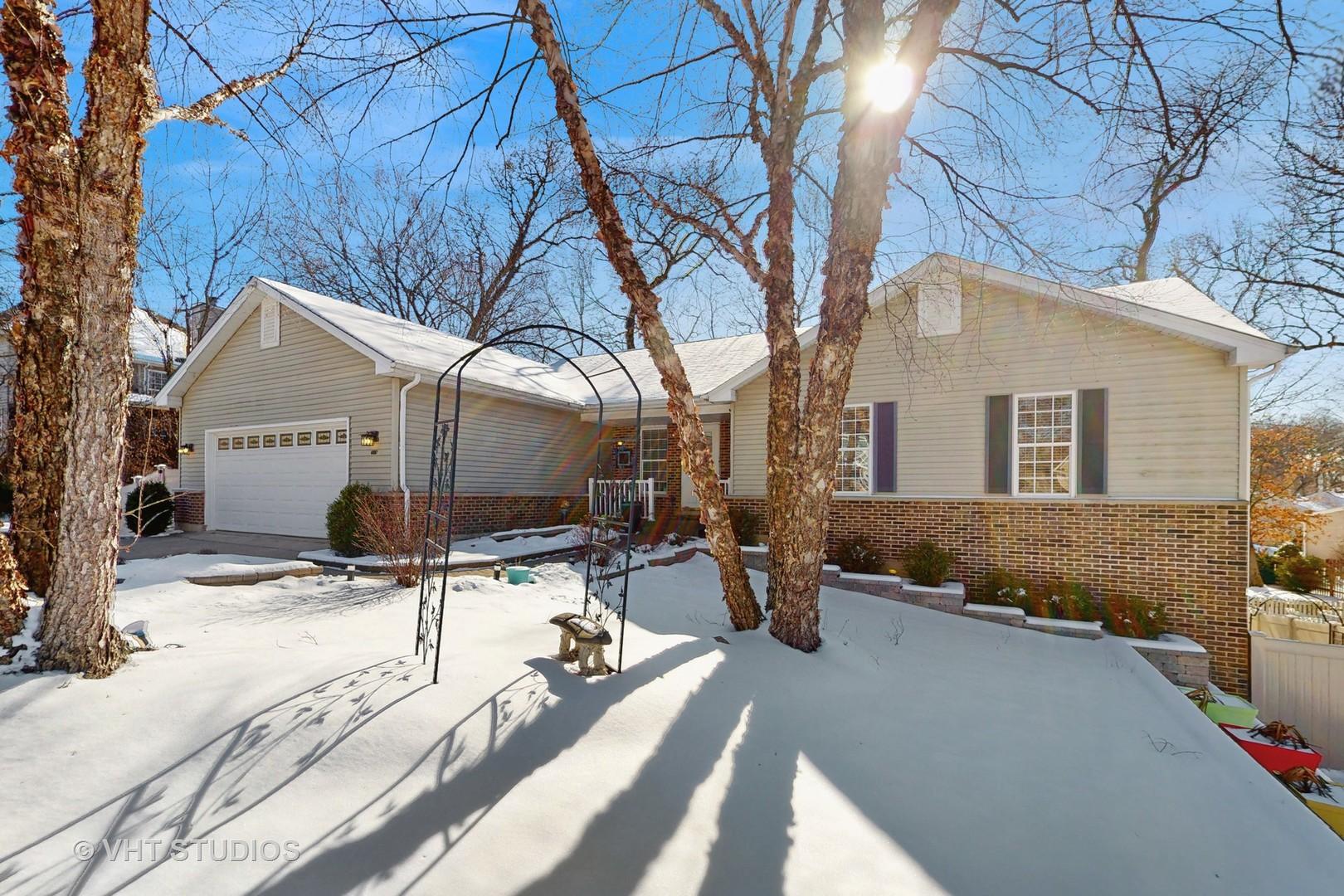 Elm Ridge Rd, Carpentersville, IL 60110