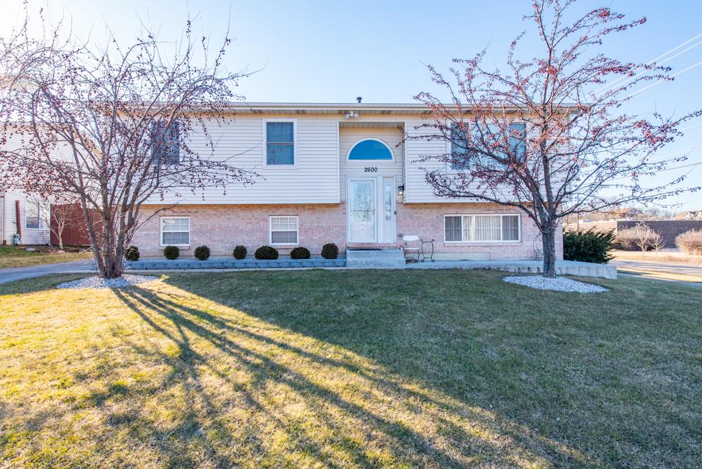 Hampson Ct, Zion, IL 60099