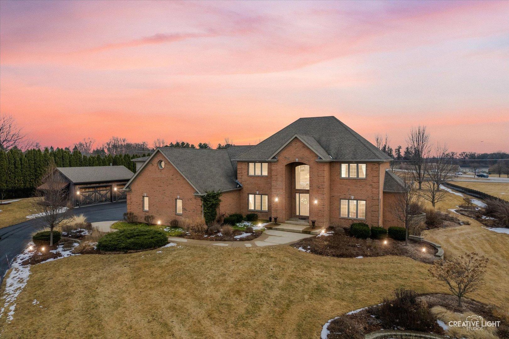 Freedom Ct, Hampshire, IL 60140