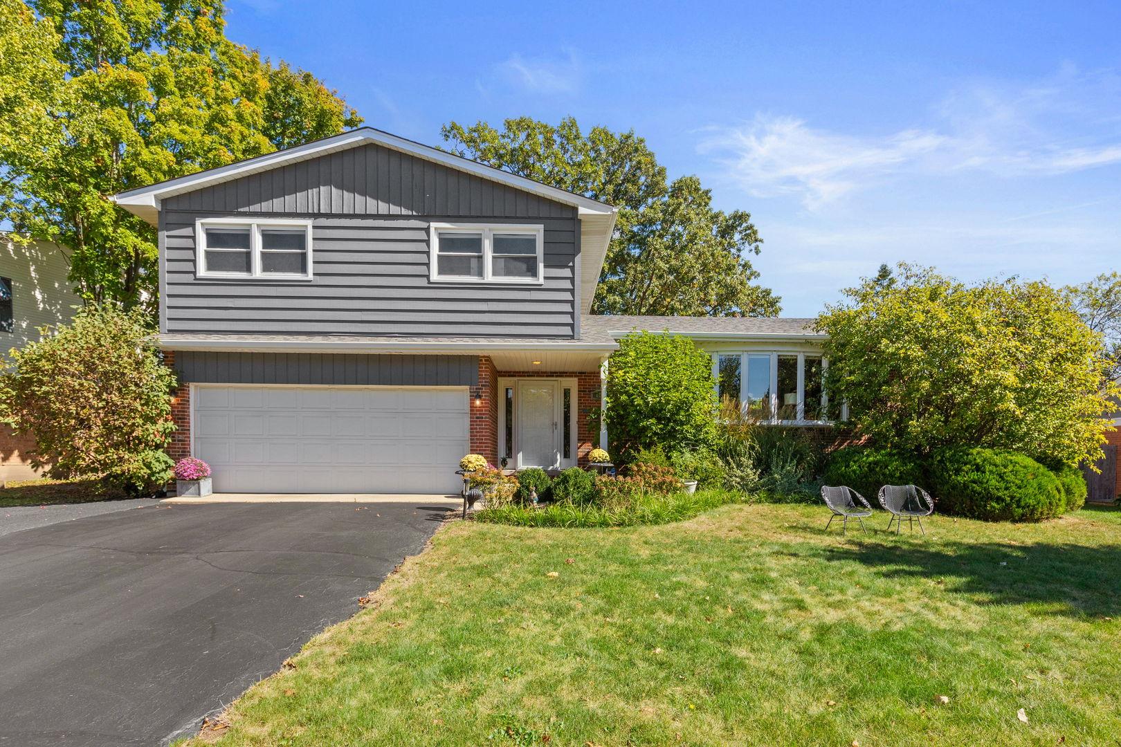 Valley Rd, Lake Forest, IL 60045