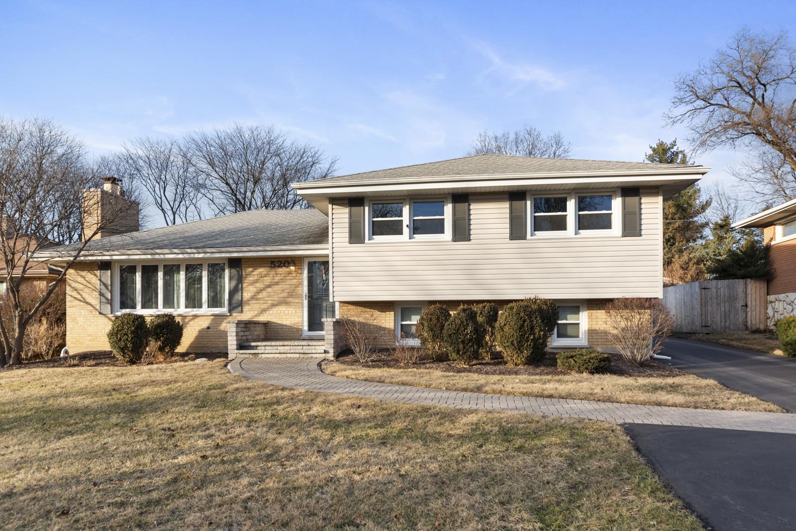 Bunning Dr, Downers Grove, IL 60516