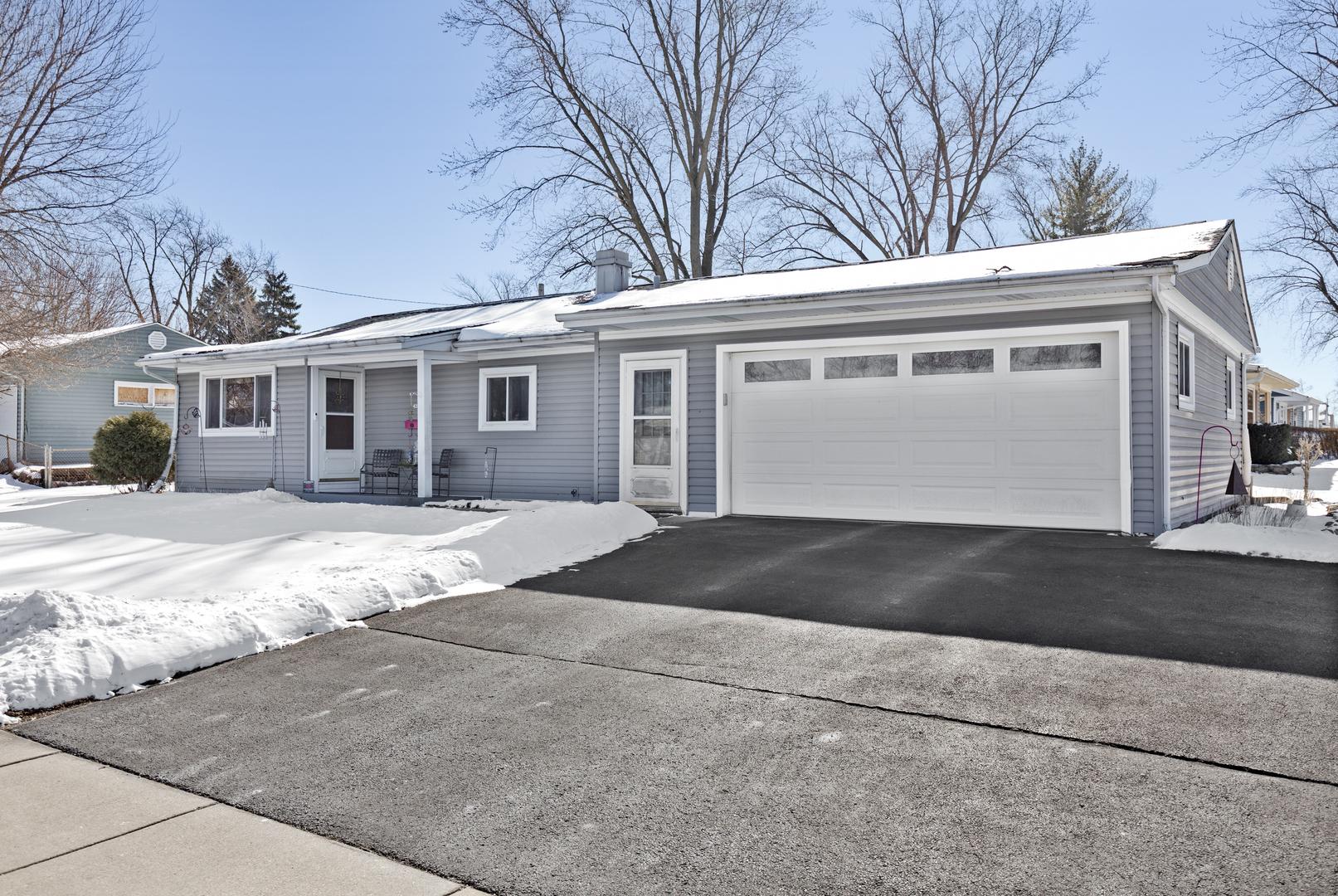 Cardinal Ln, Carpentersville, IL 60110