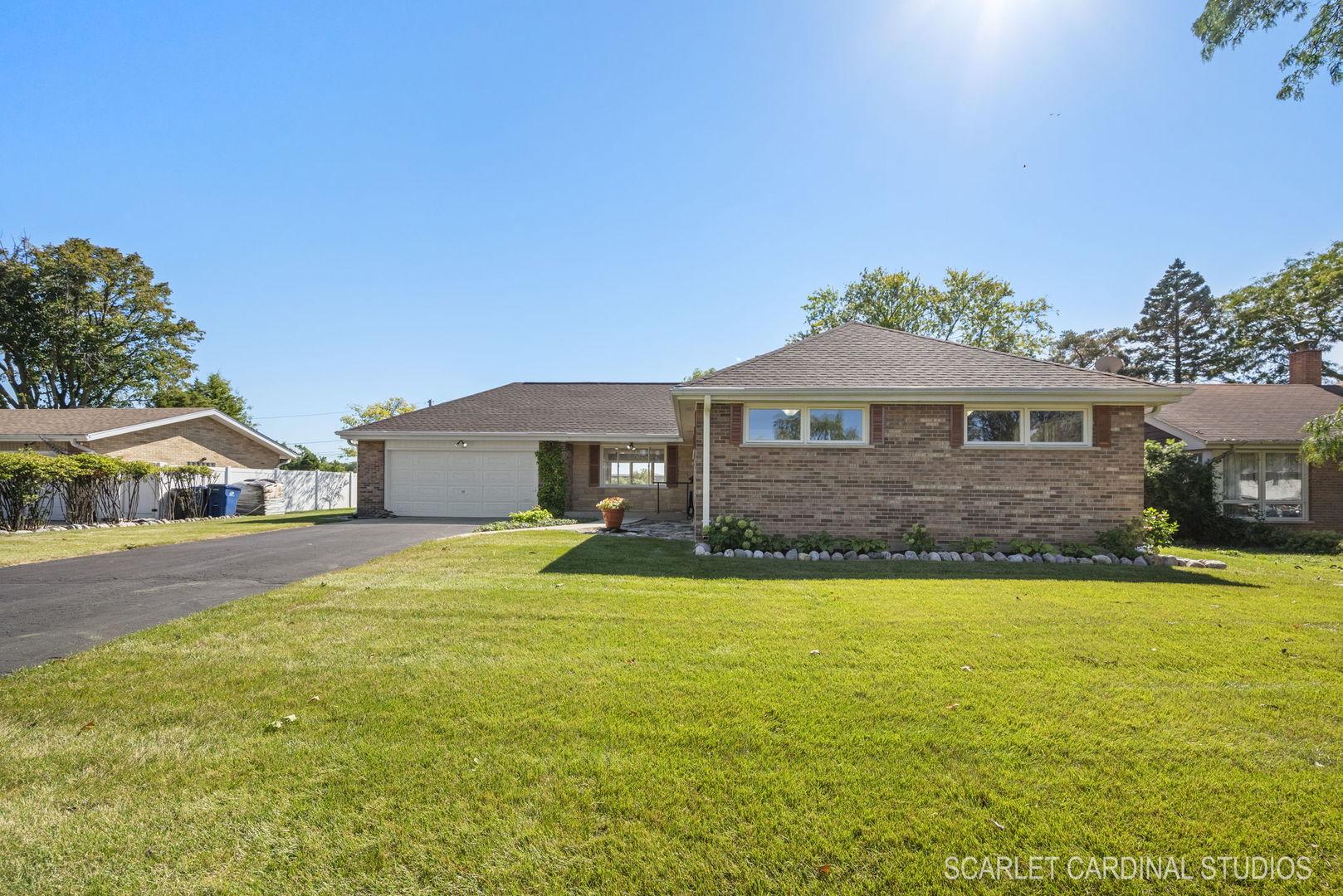 W Leslie Ln, Villa Park, IL 60181