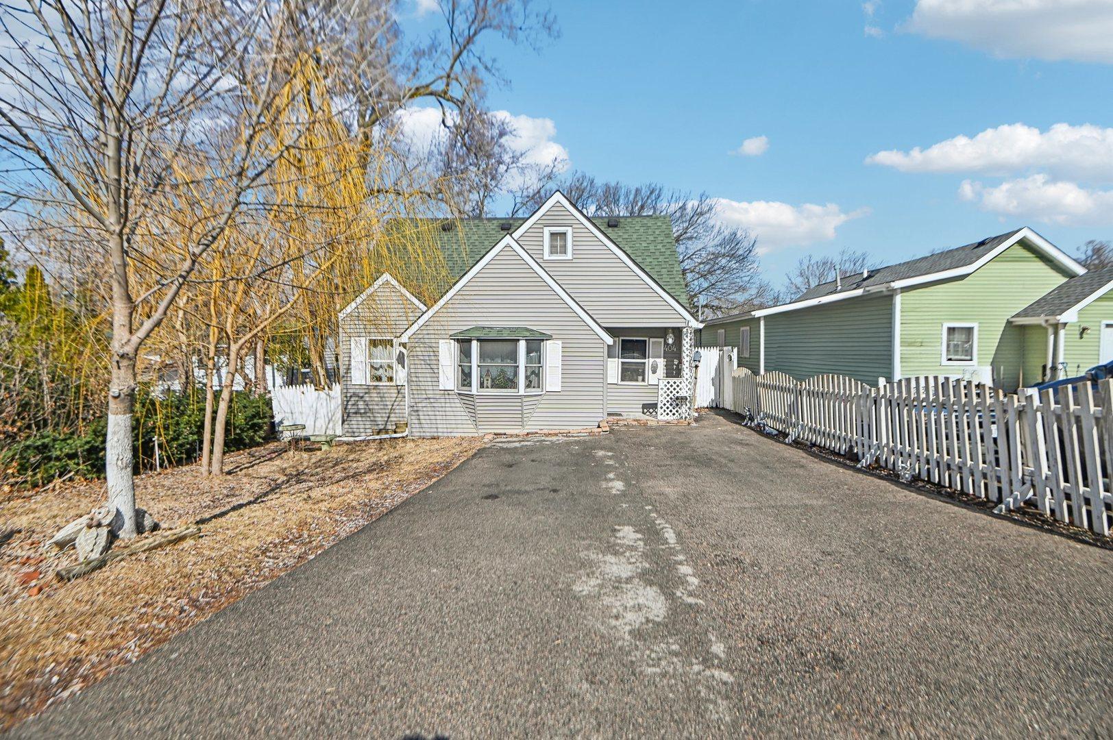 Parkview Ct, Round Lake Park, IL 60073