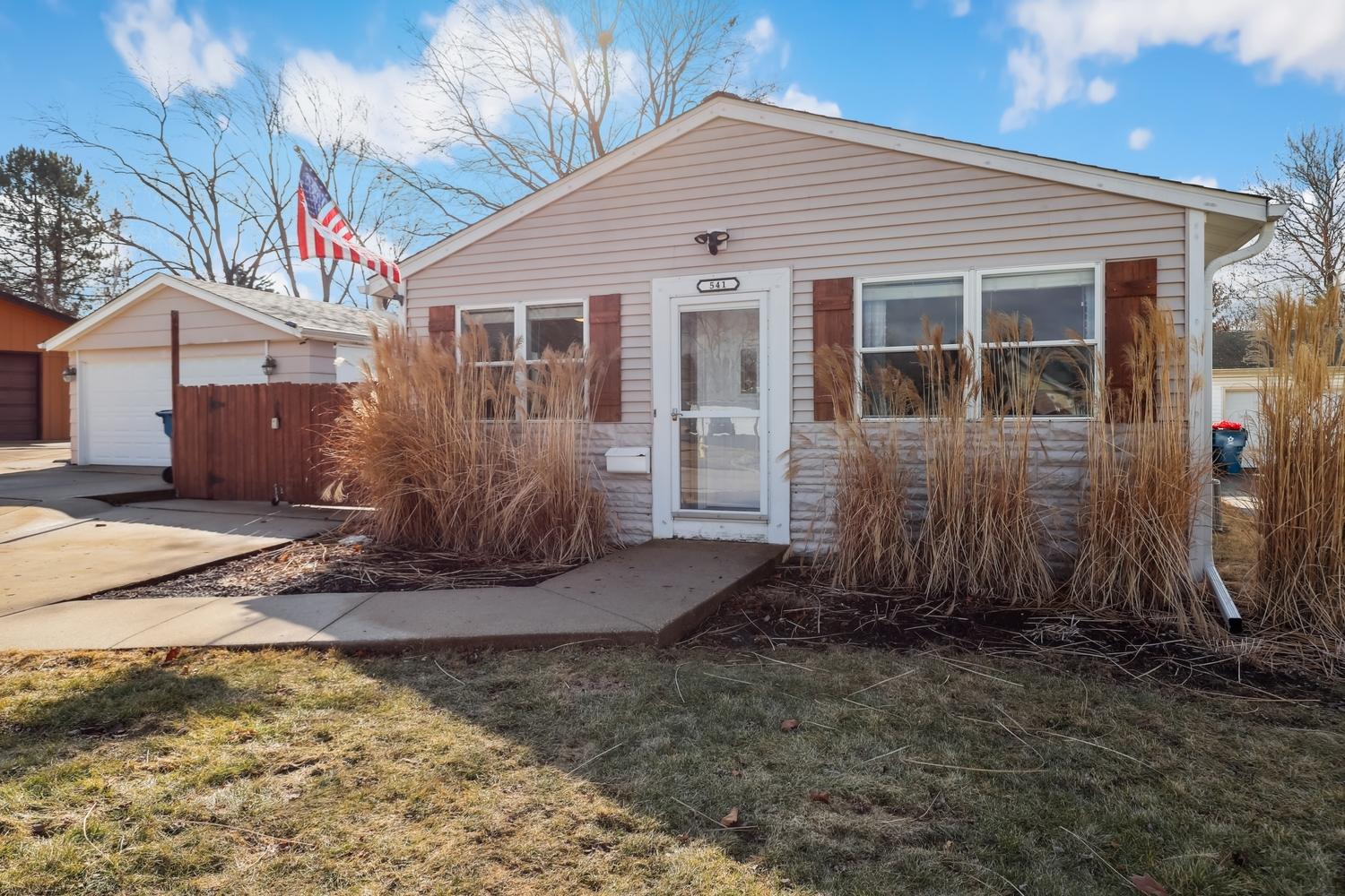 Charles Ct, Glendale Heights, IL 60139