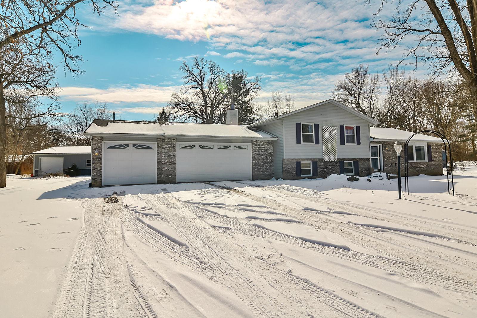 E Bradley Rd, Byron, IL 61010