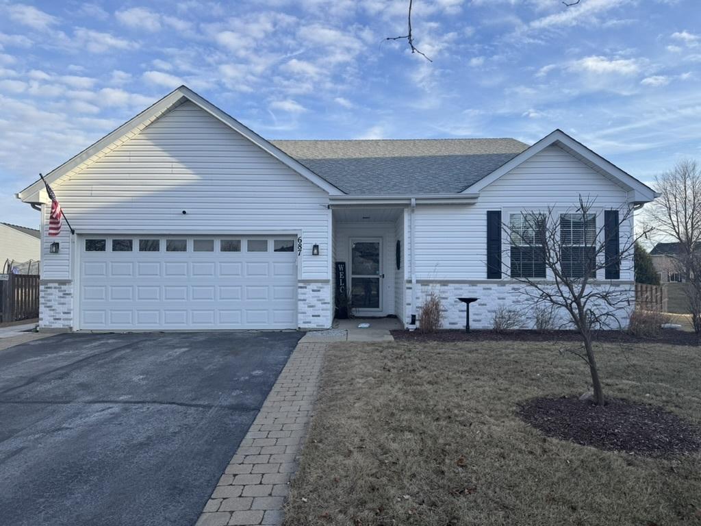 Glen Cove Ln, Pingree Grove, IL 60140