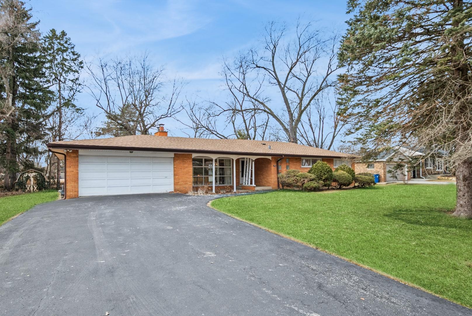 S 68th Ct, Palos Heights, IL 60463