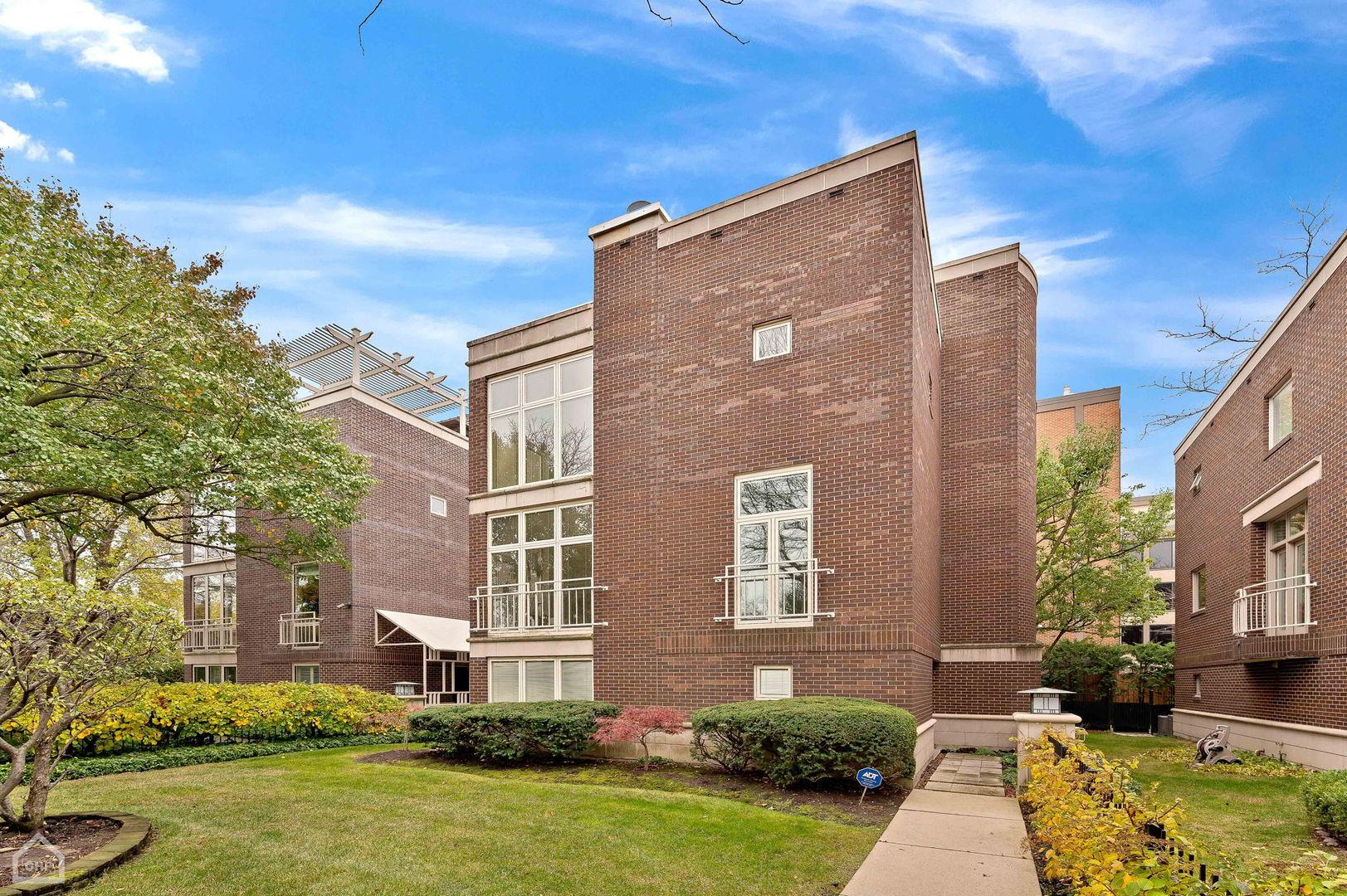 W Castlewood Ter, Chicago, IL 60640