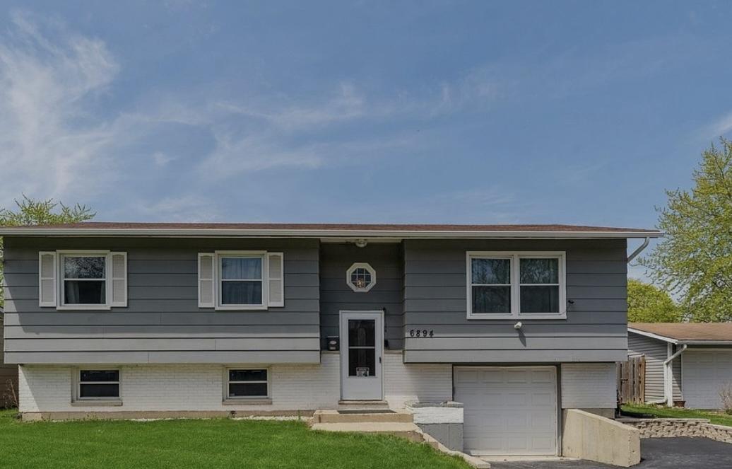 Hawthorne Ln, Hanover Park, IL 60133