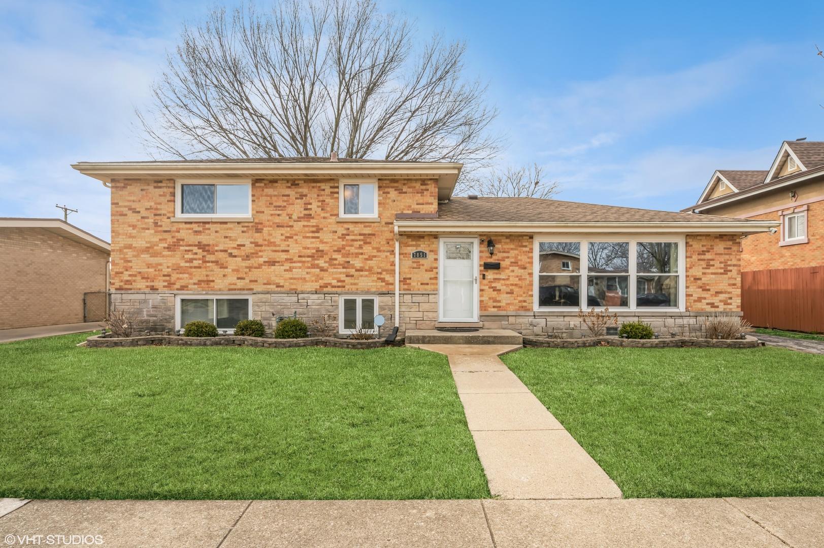 Churchill St, Morton Grove, IL 60053