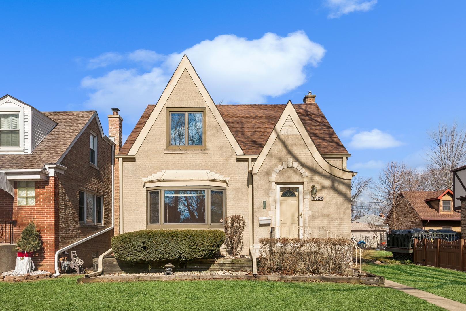Fairview Ln, Skokie, IL 60077