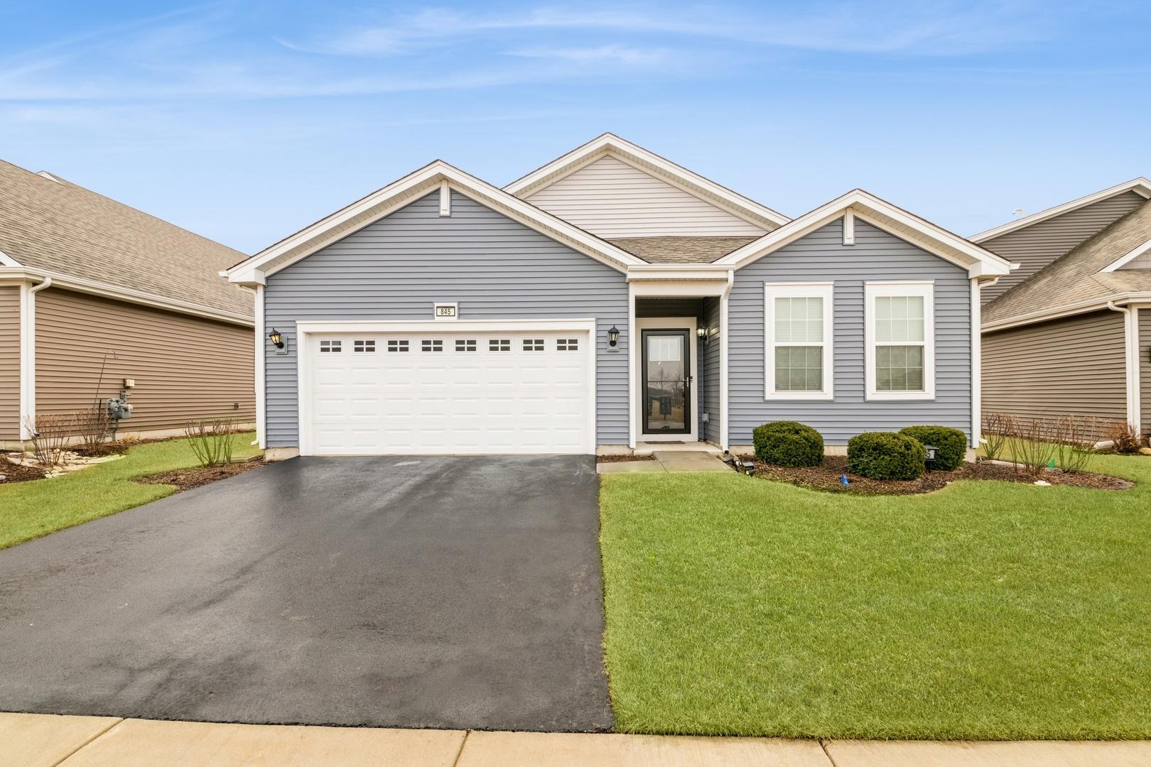 Americana Ave, Pingree Grove, IL 60140
