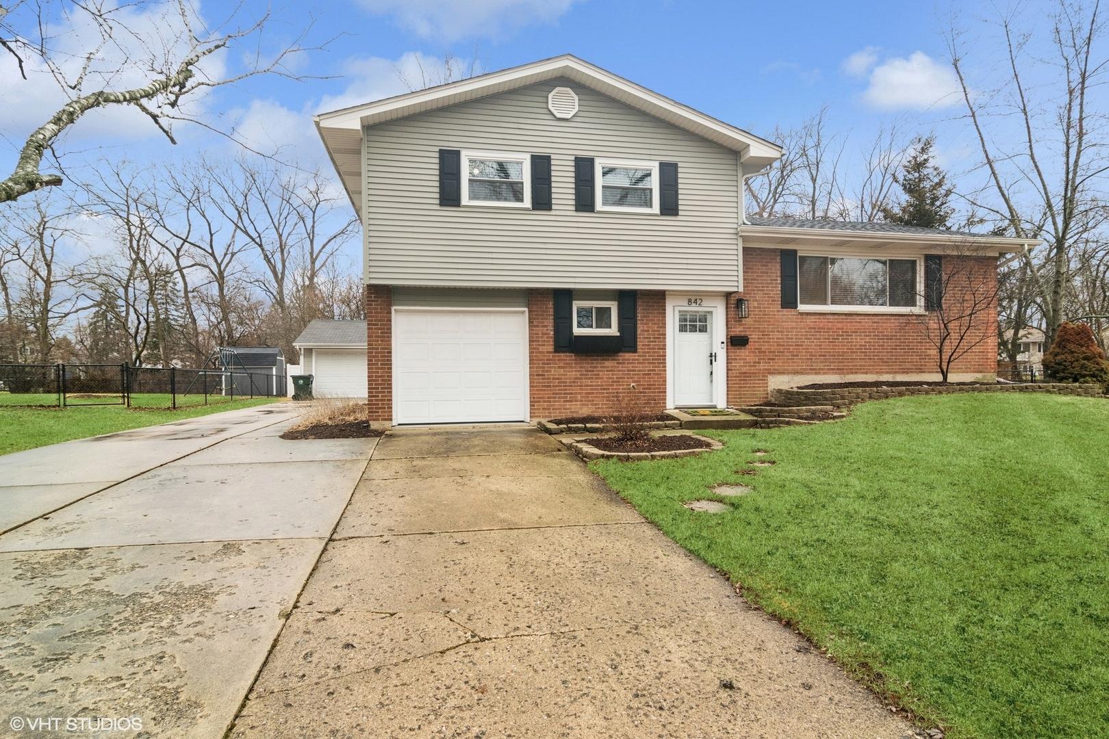 E Morris Dr, Palatine, IL 60074