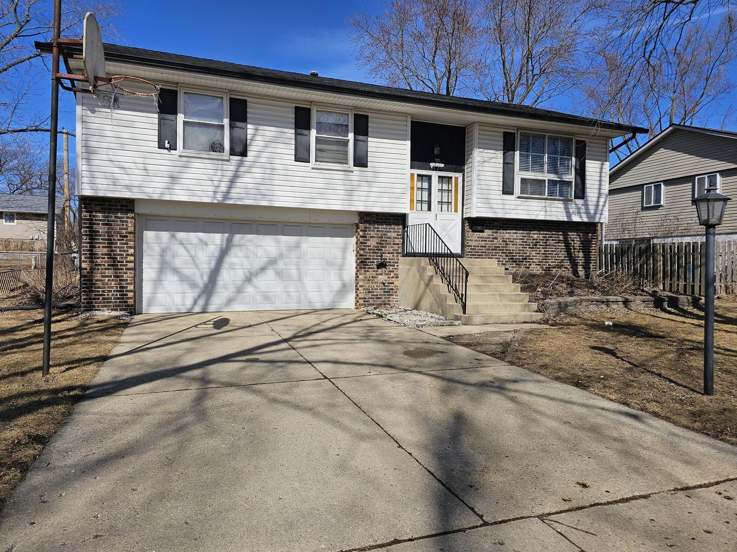 Lacy Ave, Streamwood, IL 60107