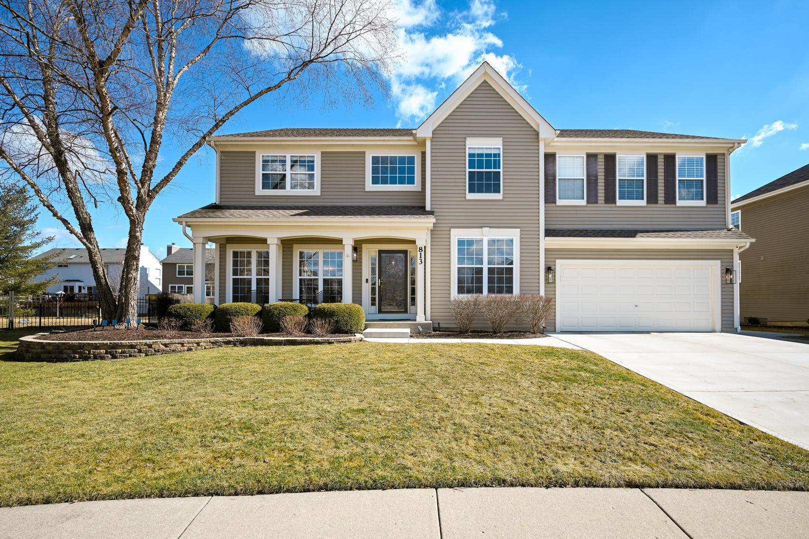 Williamstown Dr, Carol Stream, IL 60188