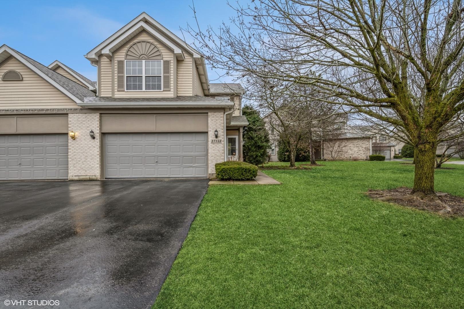 W Cunningham Ct, Libertyville, IL 60048