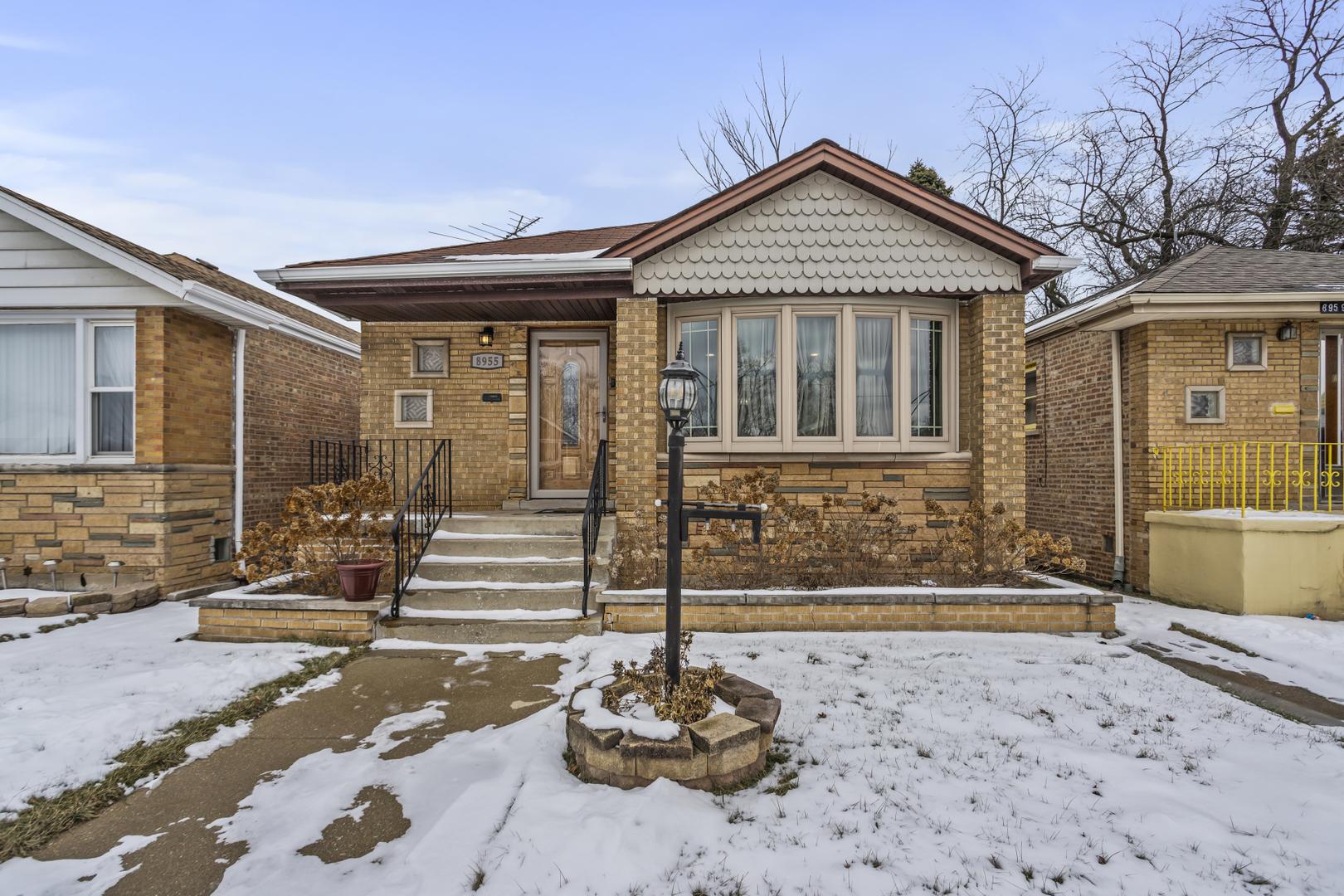 S Essex Ave, Chicago, IL 60617