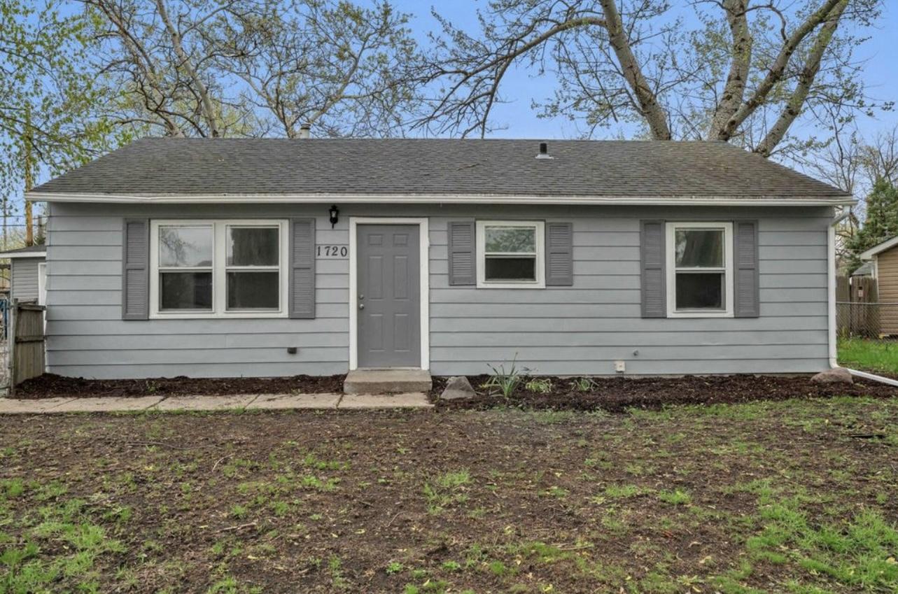 Hosmer Ln, Crest Hill, IL 60403
