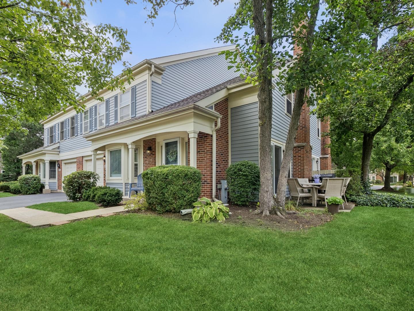 N Charter Point Dr, Arlington Heights, IL 60004