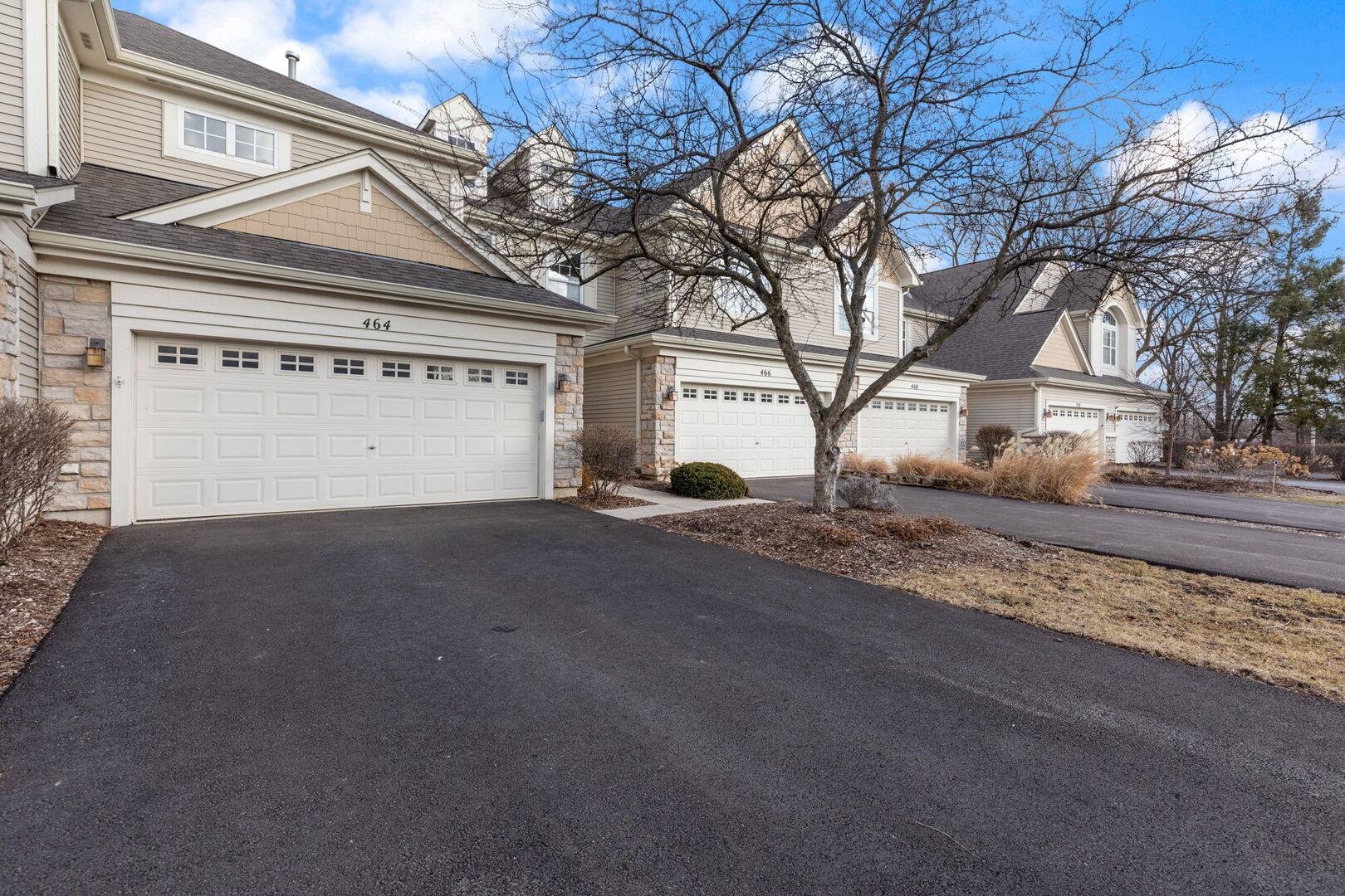 Vaughn Cir, Aurora, IL 60502